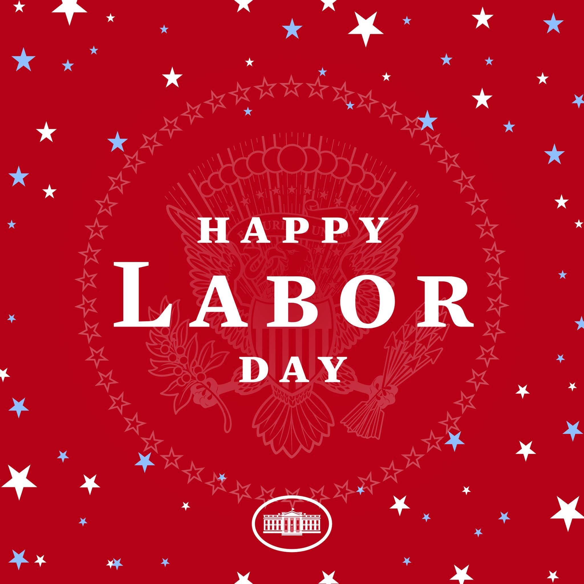 Ein Plakat mit "Happy Labor Day" in fetten weißen Buchstaben auf rotem Hintergrund, umgeben von farbigen Sternen verschiedener Größen.