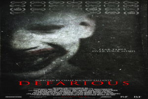 Ein Filmplakat für den Film "Defarious" mit dem Bild eines Menschen mit ernster Miene, der direkt in die Kamera schaut, und dem Filmtitel in fetter weißer Schrift auf schwarzem Hintergrund.