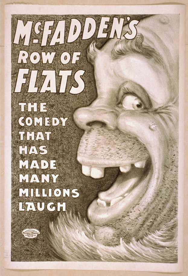 Plakat einer Person mit wildem Haar und einem breiten, zahnreichen Grinsen auf einem hellgelben Hintergrund, das den Text 'McFadden's Row of Flats: The Comedy That Has Made Many Millions Laugh' zeigt.