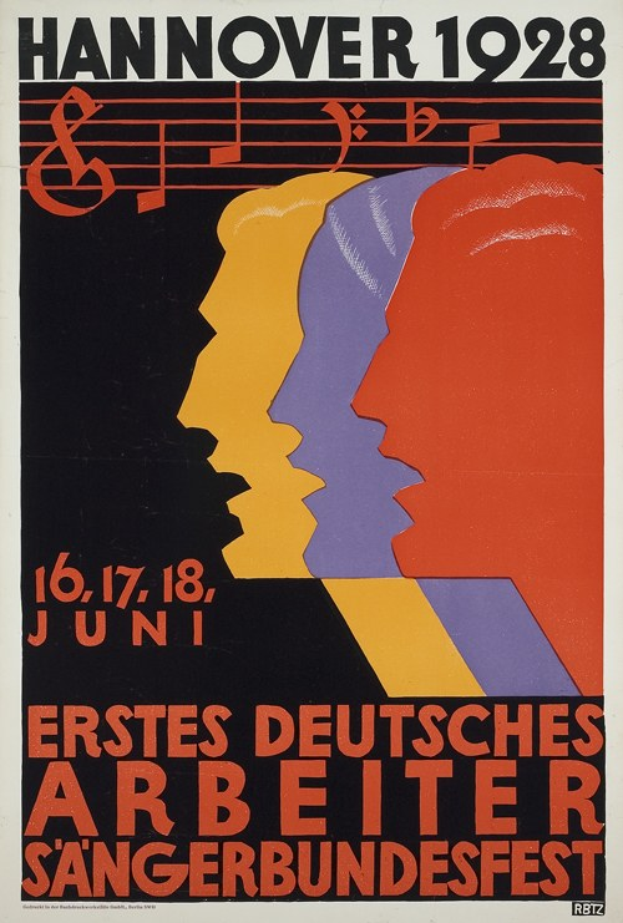 Plakat für das Hannover 1928 Erstes Deutsches Arbeiter Sängerbundesfest, das drei Personen in der Mitte zeigt und Text mit Veranstaltungseinzelheiten enthält.