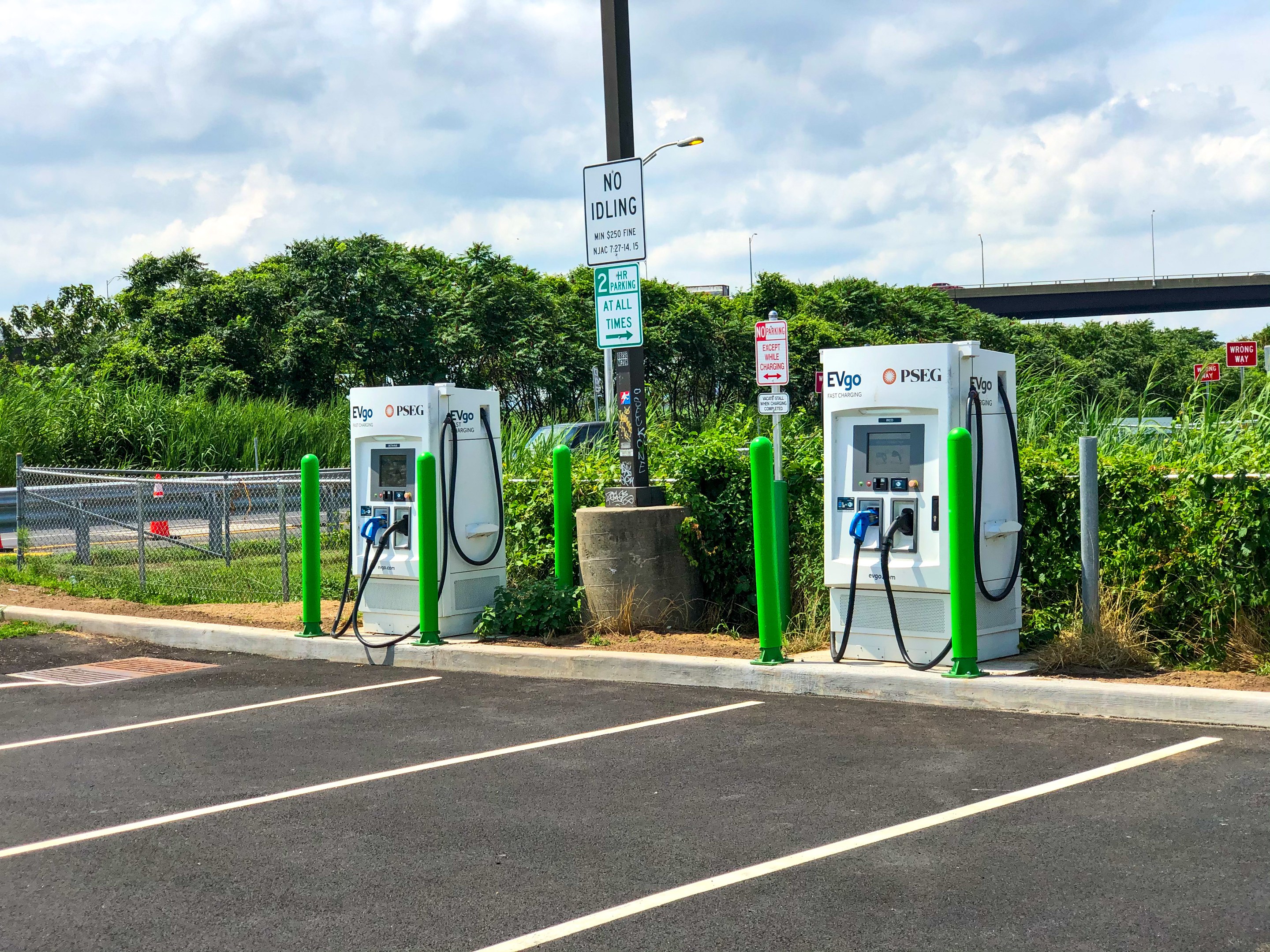 Weihenstephan eröffnet Lade- und Energiehafen für Elektrolkws