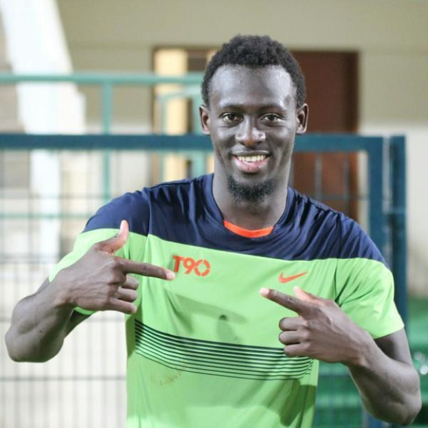 Ein blau-goldenes Buch mit dem Wort "Bayern" auf seinem kunstvoll gestalteten Einband.