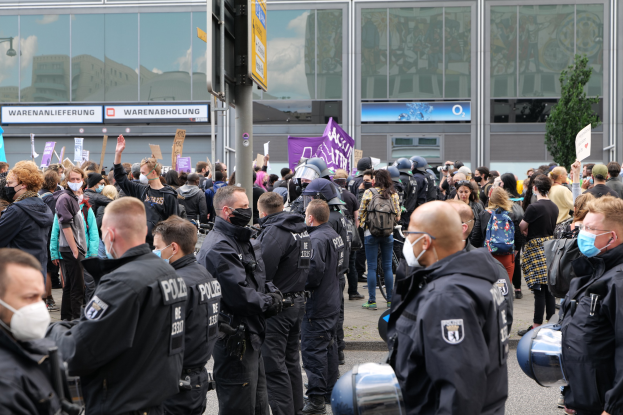 Hundertschaften fordern Überprüfung von Rechtsextremisten