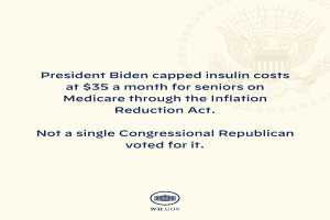Plakat mit Logo und Text, der besagt: "Präsident Biden beschränkte die Insulinkosten auf 35 Dollar pro Monat für Senioren mit Medicare durch das Inflation Reduction Act."