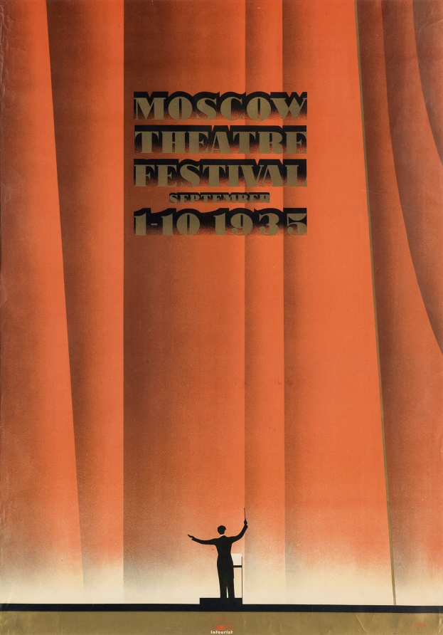 Plakat für das Moskauer Theaterfestival 1935 mit einer Person vor einem Vorhang und Text mit Festivaldetails