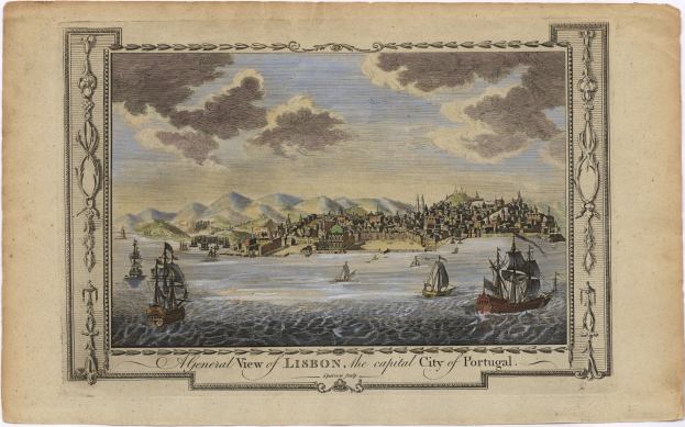 Ausblick auf Lissabon, Portugal, mit Booten auf dem Wasser, Gebäuden, Hügeln und einem bewölktem Himmel, mit Text unten.