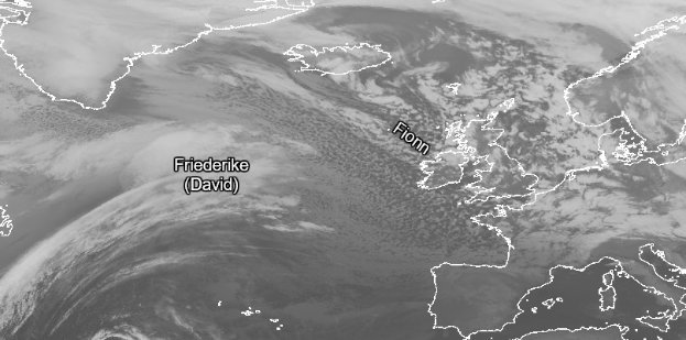 Satellitenansicht der Europäischen Union in Schwarz-Weiß mit "Friederike David" in der Mitte des Bildes.