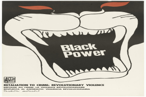 Ein Plakat mit einem schwarzen Power-Symbol, einem schwarzen Kreis mit einem weißen 'P' und fetter Schrift, die 'Rache für Verbrechen, revolutionäre Gewalt' lautet, in der Mitte.
