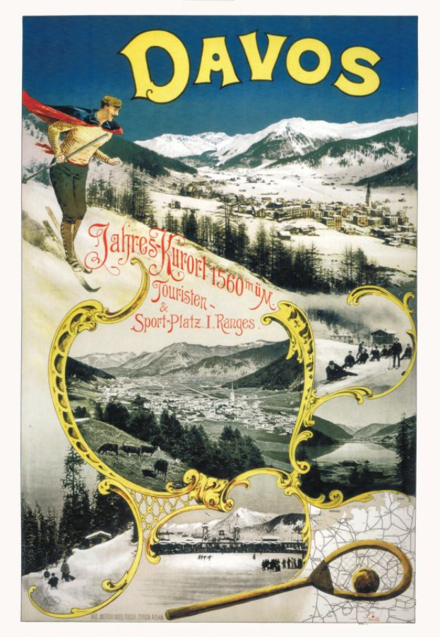 Ein Vintage-Plakat, das den Skiort Davos in der Schweiz bewirbt, zeigt einen Skifahrer im Vordergrund mit Bäumen, Häusern und Bergen im Hintergrund sowie beschreibendem Text.